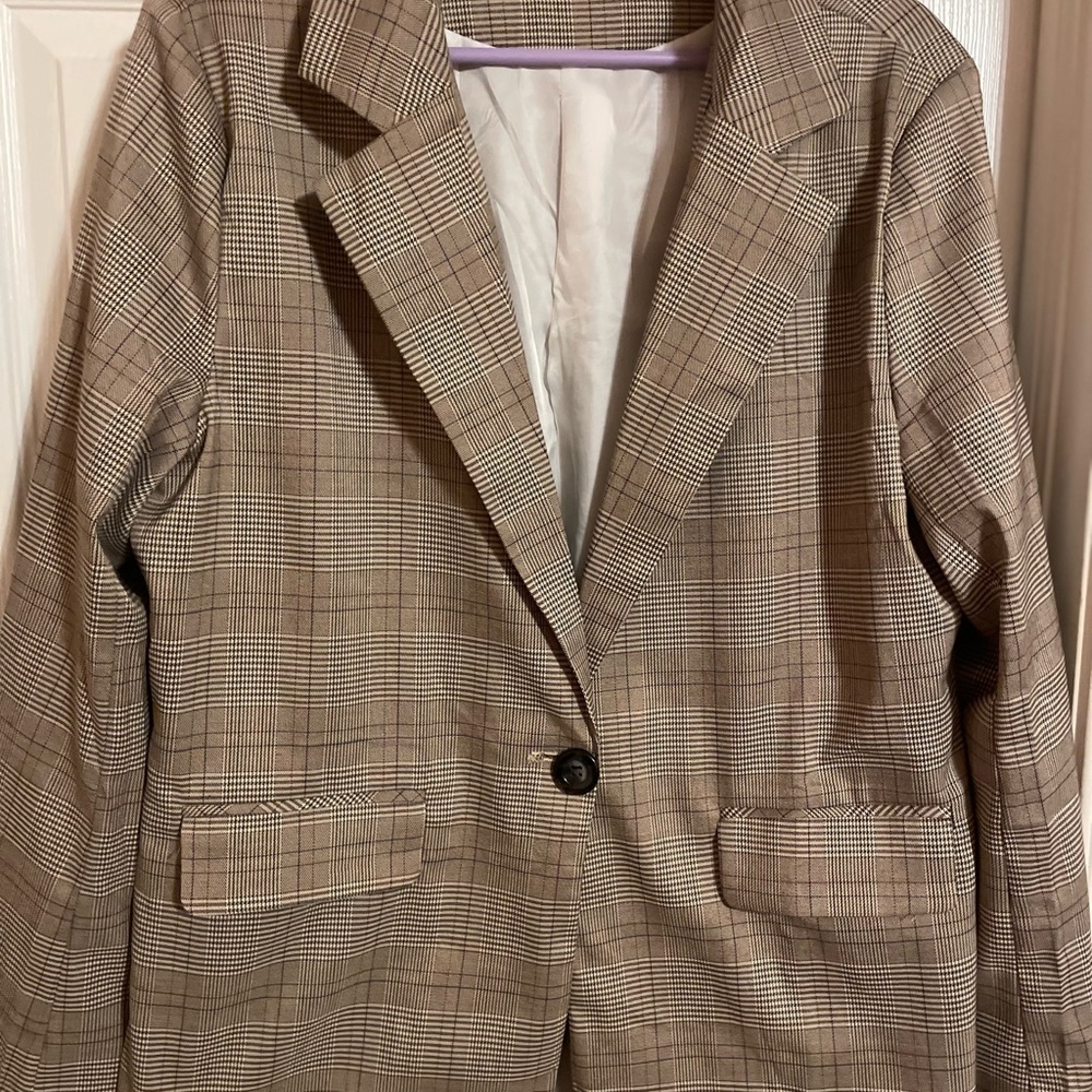 Blazer - Picture 2 of 3
